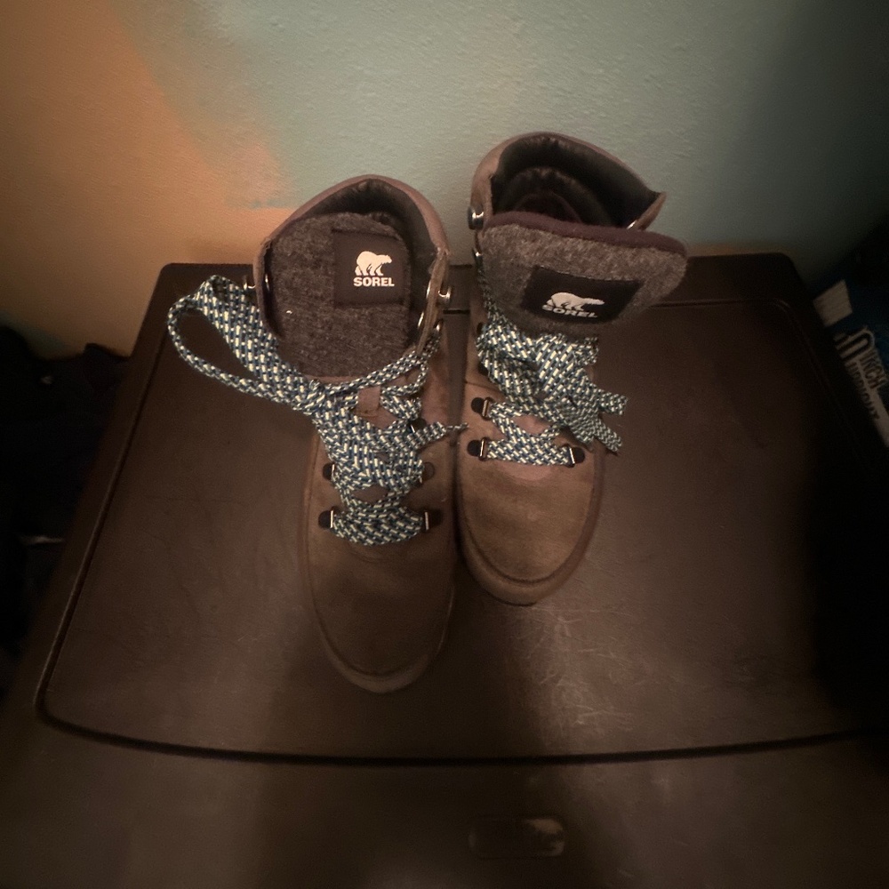 Sorel Kinetic Conquest Hiking Boots Alpine Tundra Sneaker Boot Size 7.5